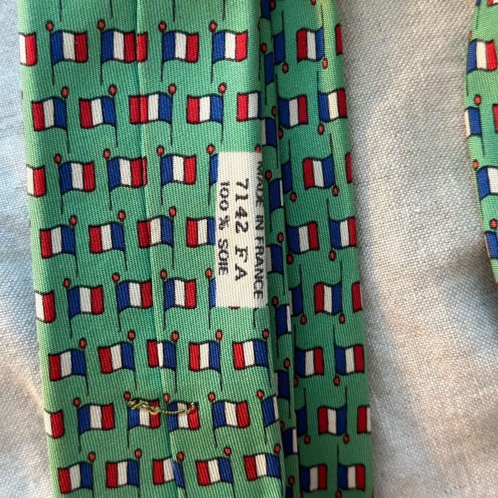 100% Silk - Vintage Hermès Men's Tie - authentic.